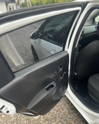 Toyota Yaris cena 33900 przebieg: 138200, rok produkcji 2013 z Warszawa małe 106